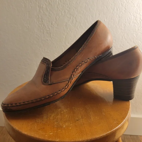2 For $20 - Vintage Brown Leather Women's Loafers - Picture 8 of 9